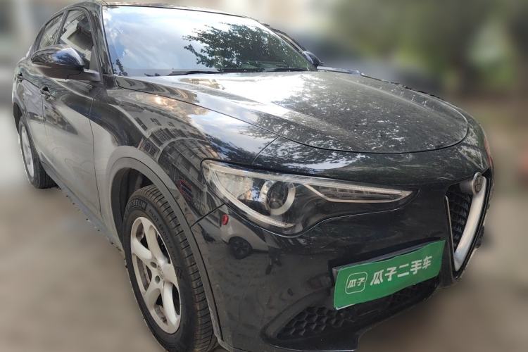 Used Alfa Romeo Stelvio 2017 2.0T 200HP Elite Edition Front Right 45 Deg