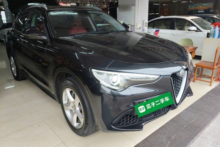 Used Alfa Romeo Stelvio 2017 2.0T 200HP Elite Edition Front Right 45 Deg