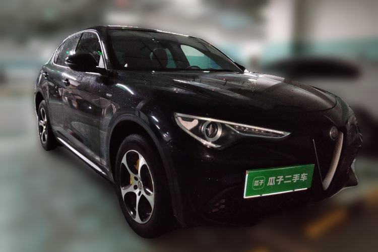 Used Alfa Romeo Stelvio 2017 2.0T 200HP Elite Edition Front Right 45 Deg