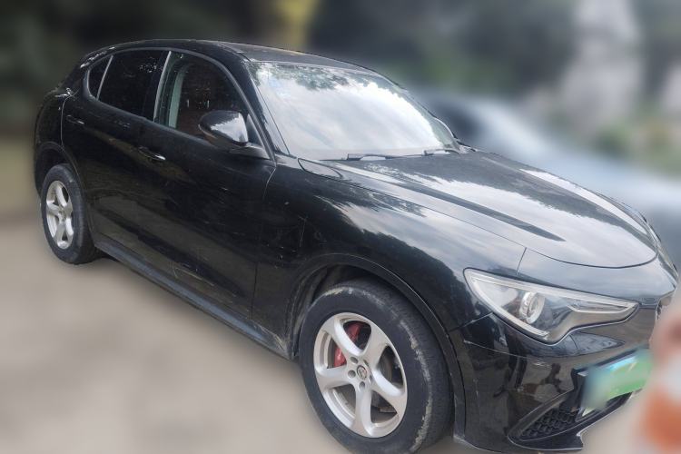 Used Alfa Romeo Stelvio 2017 2.0T 200HP Elite Edition Front Right 45 Deg