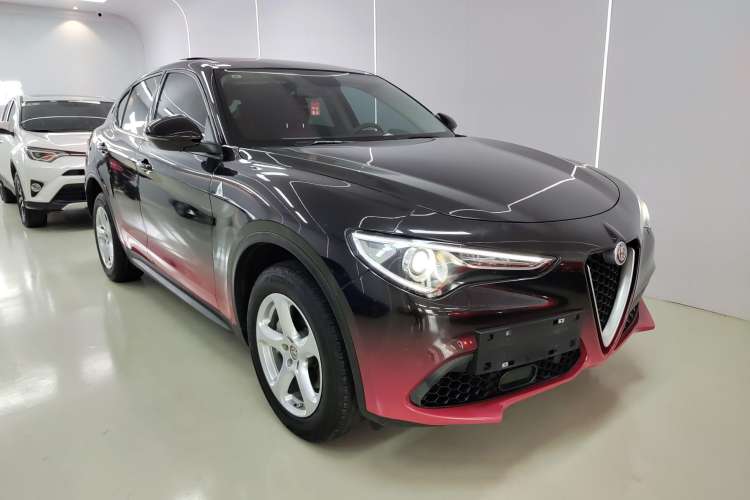 Used Alfa Romeo Stelvio 2017 2.0T 200HP Elite Edition Front Right 45 Deg