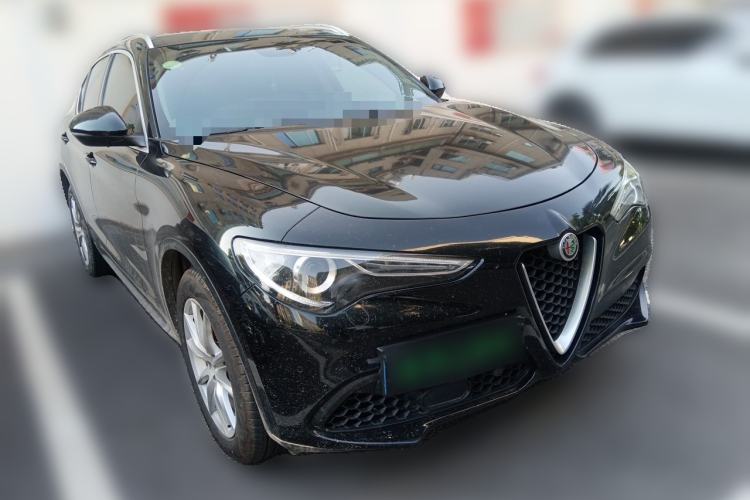Used Alfa Romeo Stelvio 2017 2.0T 280HP Luxury Edition Front Right 45 Deg