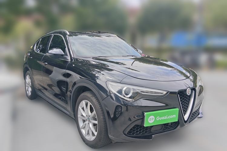 Used Alfa Romeo Stelvio 2017 2.0T 200HP Luxury Edition Front Right 45 Deg