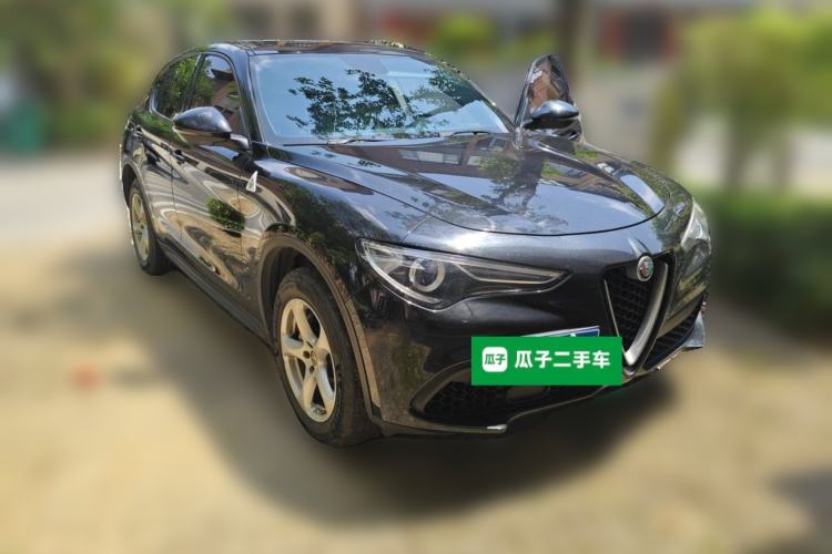 Used Alfa Romeo Stelvio 2017 2.0T 200HP Elite Edition Front Right 45 Deg