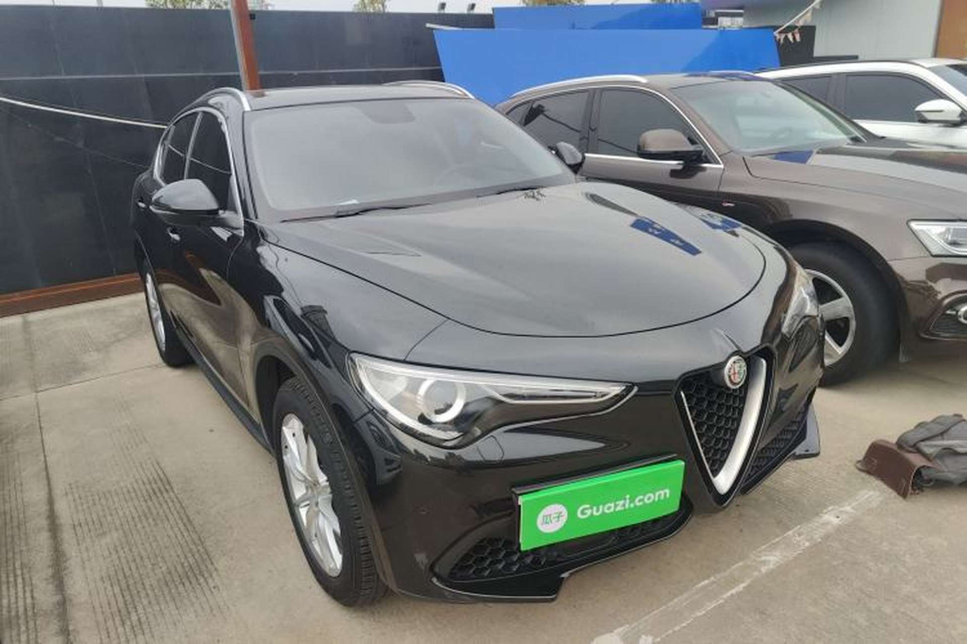 Used Alfa Romeo Stelvio 2017 2.0T 200HP Luxury Edition Front Right 45 Deg