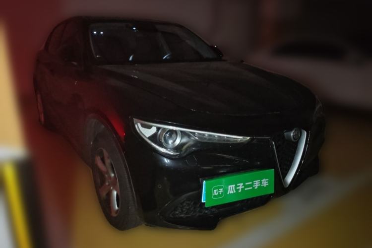 Used Alfa Romeo Stelvio 2017 2.0T 200HP Elite Edition Front Right 45 Deg