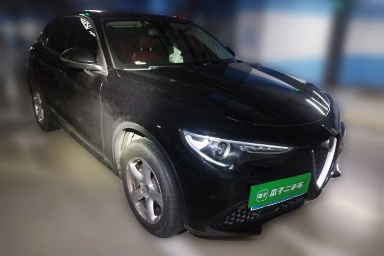 Used Alfa Romeo Stelvio 2017 2.0T 200HP Elite Edition Front Right 45 Deg