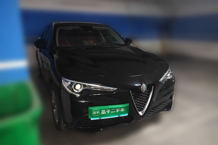 Used Alfa Romeo Stelvio 2017 2.0T 200HP Elite Edition Front Right 45 Deg