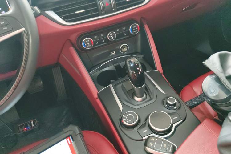 Used Alfa Romeo Stelvio 2017 2.0T 200HP Elite Edition Gear Lever