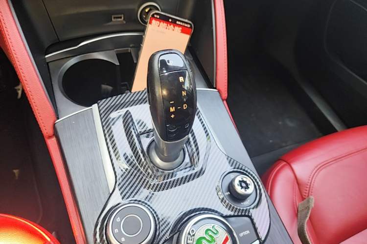 Used Alfa Romeo Stelvio 2017 2.0T 200HP Elite Edition Gear Lever
