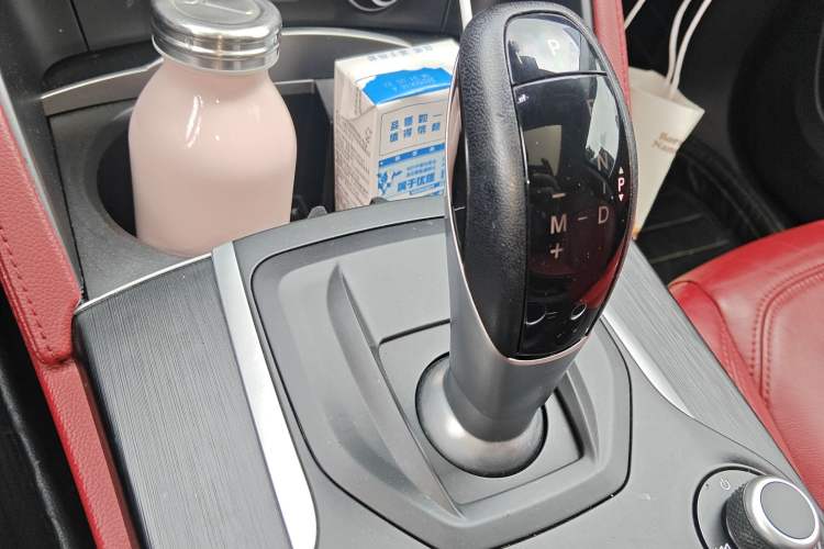 Used Alfa Romeo Stelvio 2017 2.0T 200HP Luxury Edition Gear Lever