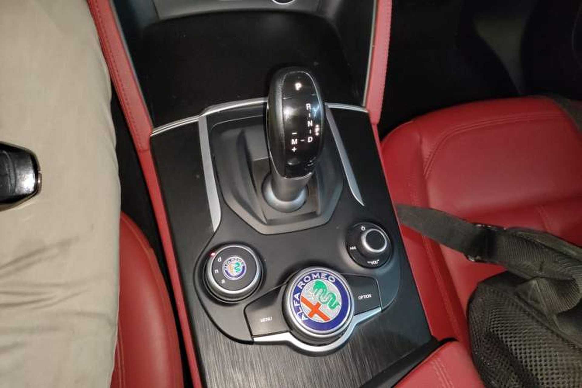Used Alfa Romeo Stelvio 2017 2.0T 200HP Luxury Edition Gear Lever