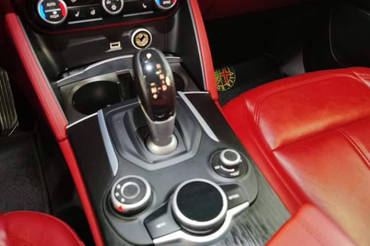 Used Alfa Romeo Stelvio 2017 2.0T 200HP Elite Edition Gear Lever