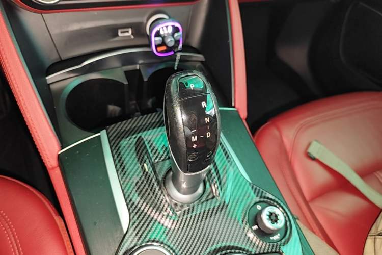 Used Alfa Romeo Stelvio 2017 2.0T 200HP Elite Edition Gear Lever
