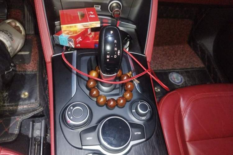 Used Alfa Romeo Stelvio 2017 2.0T 200HP Elite Edition Gear Lever