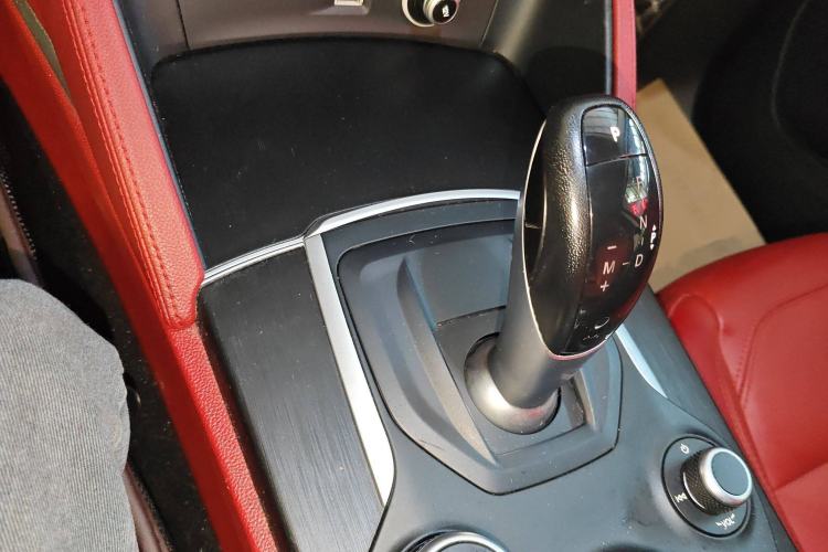 Used Alfa Romeo Stelvio 2017 2.0T 200HP Luxury Edition Gear Lever