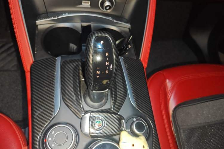 Used Alfa Romeo Stelvio 2017 2.0T 200HP Elite Edition Gear Lever