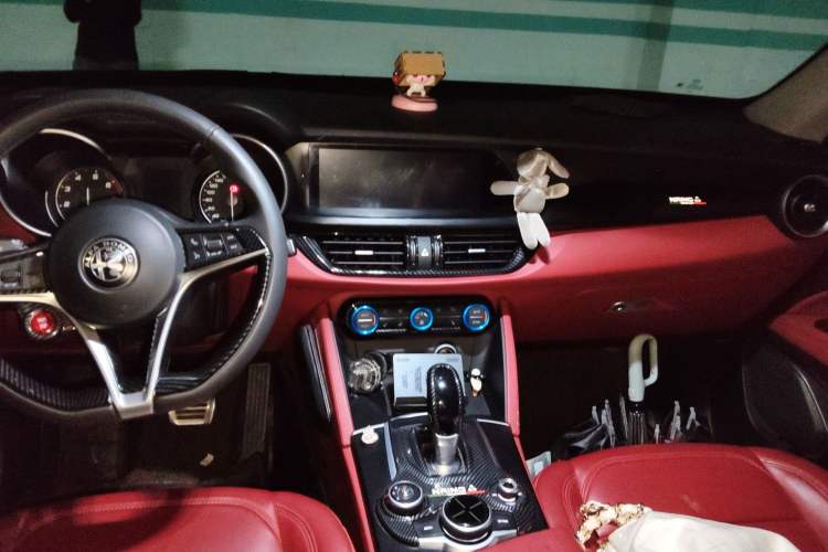 Used Alfa Romeo Stelvio 2017 2.0T 200HP Elite Edition Headliner