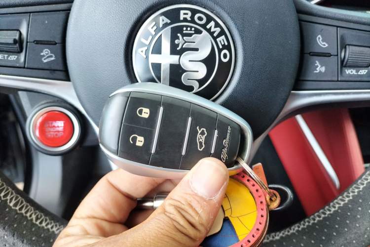 Used Alfa Romeo Stelvio 2017 2.0T 200HP Luxury Edition Interior 1