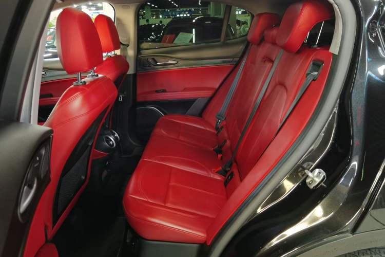 Used Alfa Romeo Stelvio 2017 2.0T 200HP Elite Edition Interior 1