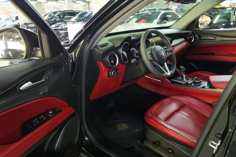 Used Alfa Romeo Stelvio 2017 2.0T 200HP Elite Edition Interior 2
