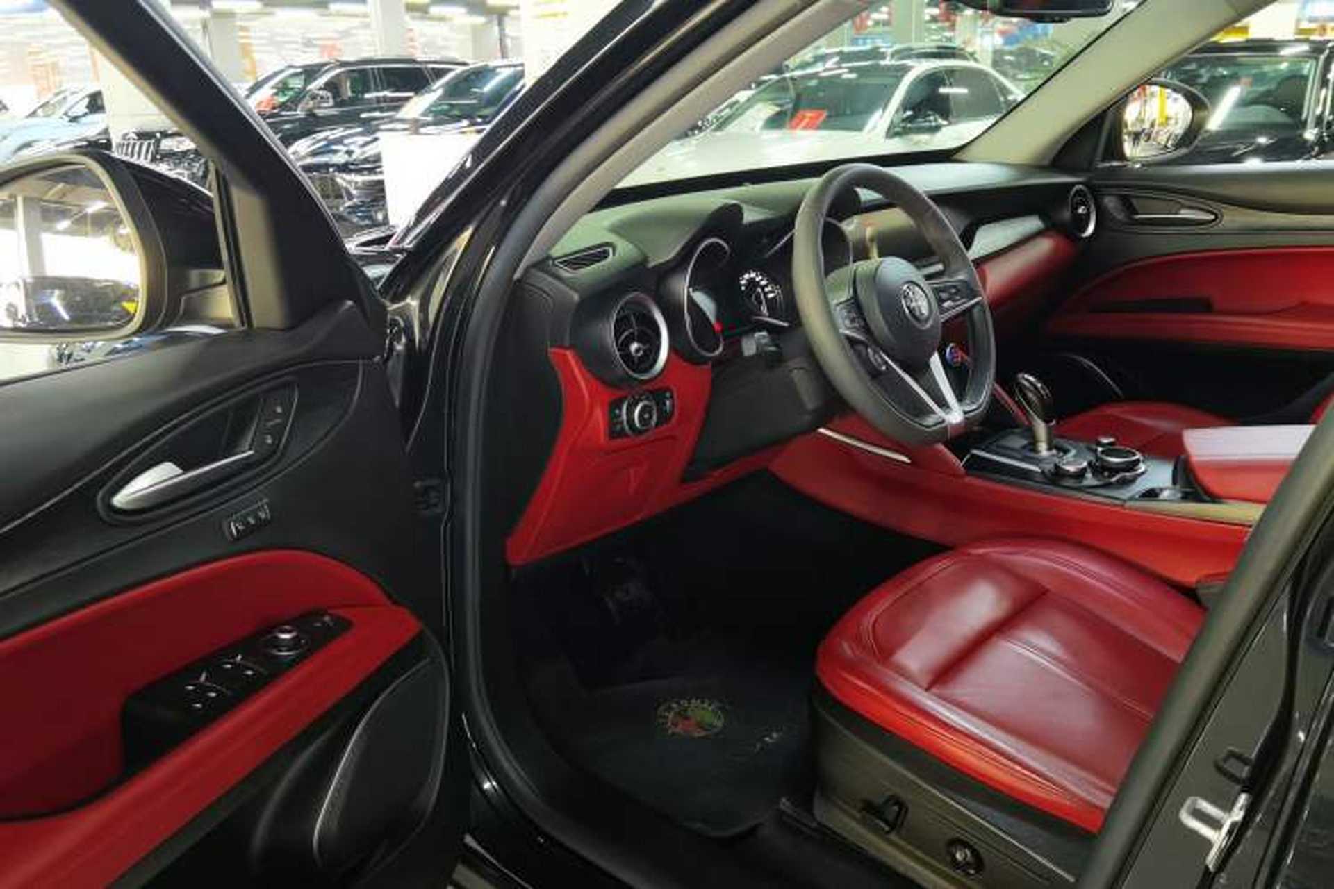 Used Alfa Romeo Stelvio 2017 2.0T 200HP Elite Edition Interior 2