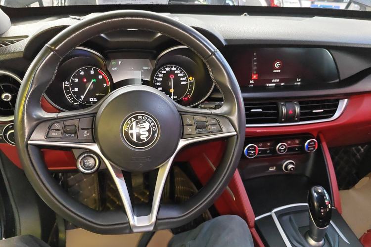 Used Alfa Romeo Stelvio 2017 2.0T 200HP Luxury Edition Interior 2