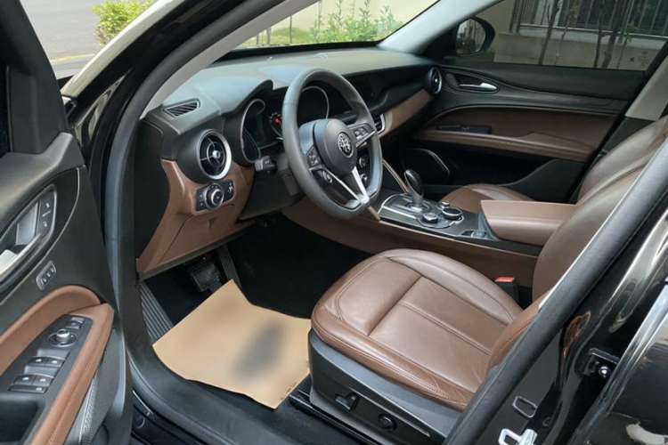 Used Alfa Romeo Stelvio 2017 2.0T 200HP Elite Edition Interior 3