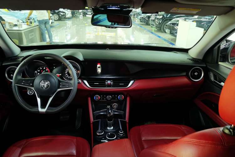 Used Alfa Romeo Stelvio 2017 2.0T 200HP Elite Edition Interior 3