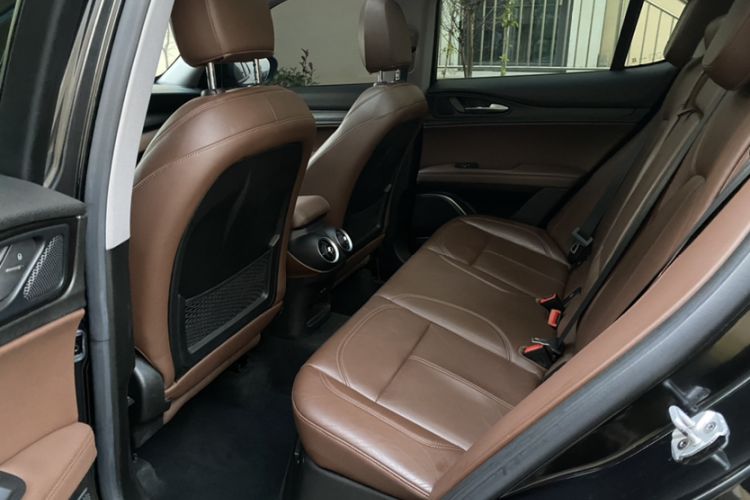 Used Alfa Romeo Stelvio 2017 2.0T 200HP Elite Edition Interior 4
