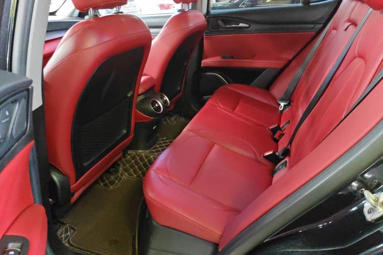 Used Alfa Romeo Stelvio 2017 2.0T 200HP Luxury Edition Interior 4