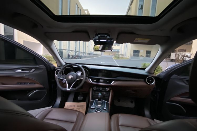 Used Alfa Romeo Stelvio 2017 2.0T 200HP Elite Edition Interior 5