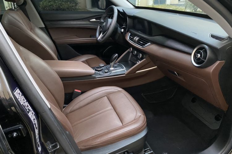 Used Alfa Romeo Stelvio 2017 2.0T 200HP Elite Edition Interior 7