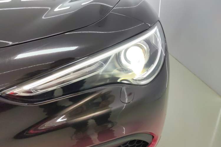 Used Alfa Romeo Stelvio 2017 2.0T 200HP Elite Edition Left Front Headlight
