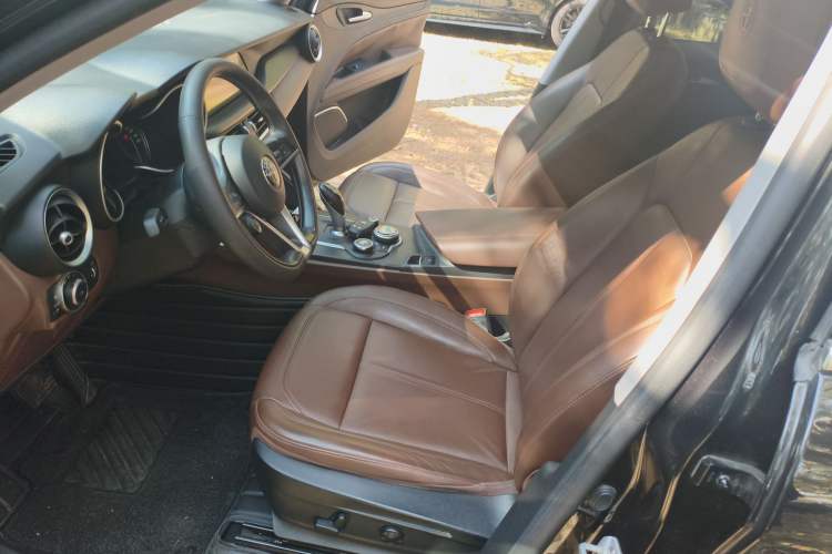 Used Alfa Romeo Stelvio 2017 2.0T 200HP Luxury Edition Left Front Seat