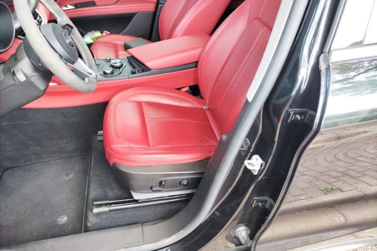 Used Alfa Romeo Stelvio 2017 2.0T 200HP Luxury Edition Left Front Seat