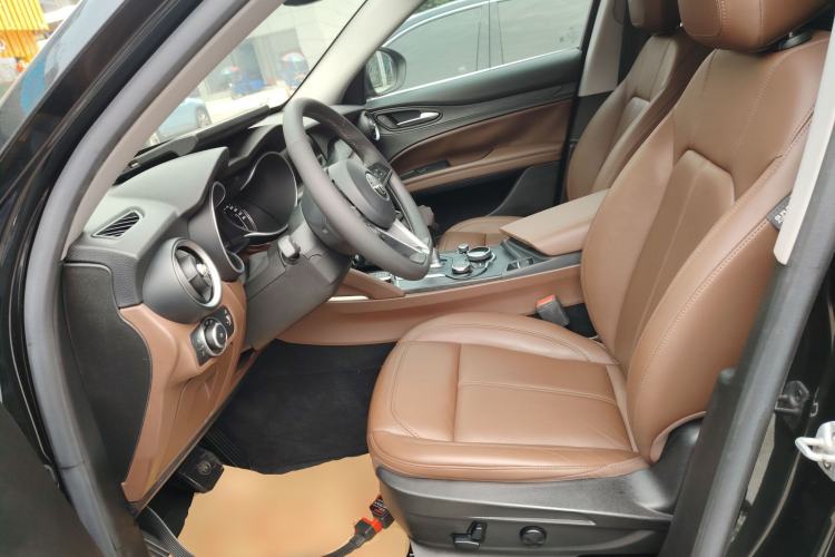 Used Alfa Romeo Stelvio 2017 2.0T 200HP Luxury Edition Left Front Seat