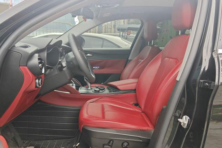 Used Alfa Romeo Stelvio 2017 2.0T 200HP Luxury Edition Left Front Seat