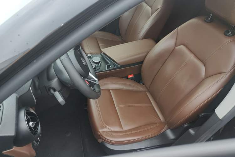 Used Alfa Romeo Stelvio 2017 2.0T 200HP Luxury Edition Left Front Seat