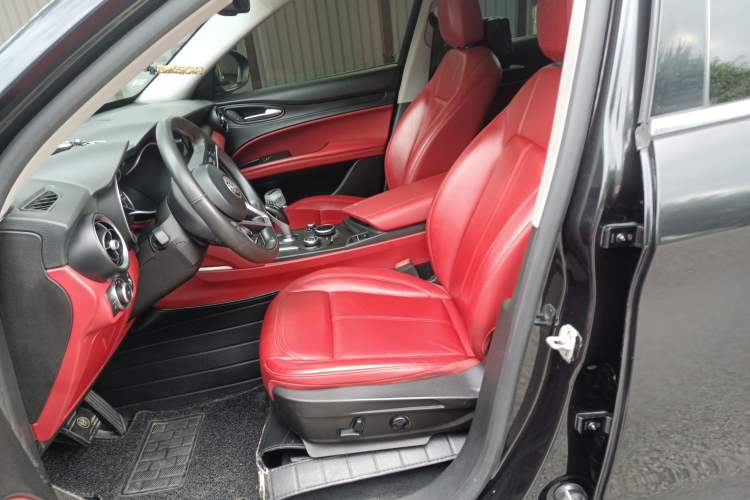 Used Alfa Romeo Stelvio 2017 2.0T 200HP Luxury Edition Left Front Seat