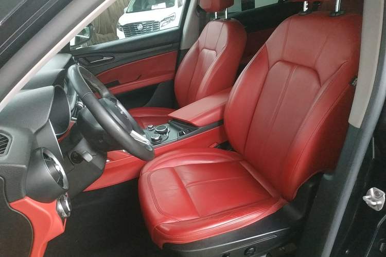 Used Alfa Romeo Stelvio 2017 2.0T 200HP Luxury Edition Left Front Seat