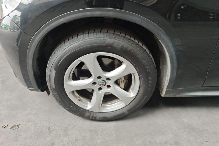 Used Alfa Romeo Stelvio 2017 2.0T 200HP Elite Edition Left Front Wheel Hub