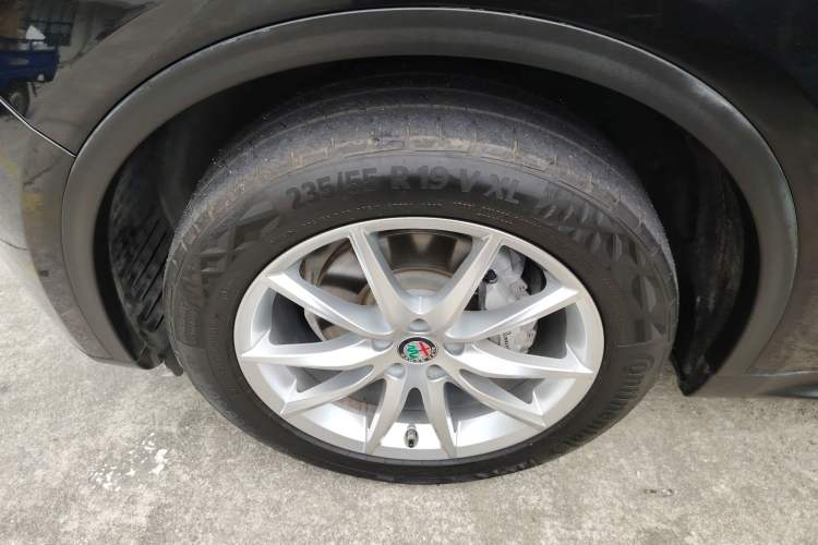 Used Alfa Romeo Stelvio 2017 2.0T 200HP Luxury Edition Left Front Wheel Hub