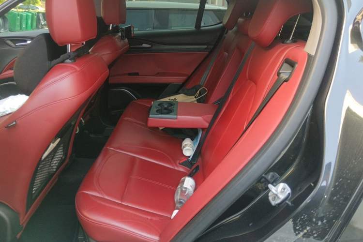 Used Alfa Romeo Stelvio 2017 2.0T 280HP Luxury Edition Left Rear Seat