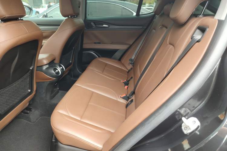Used Alfa Romeo Stelvio 2017 2.0T 200HP Luxury Edition Left Rear Seat