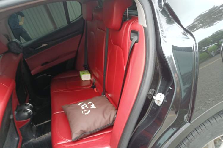 Used Alfa Romeo Stelvio 2017 2.0T 200HP Luxury Edition Left Rear Seat
