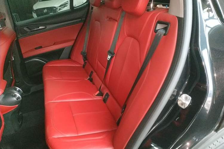 Used Alfa Romeo Stelvio 2017 2.0T 200HP Luxury Edition Left Rear Seat