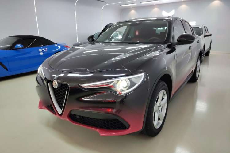 Used Alfa Romeo Stelvio 2017 2.0T 200HP Elite Edition Left Side