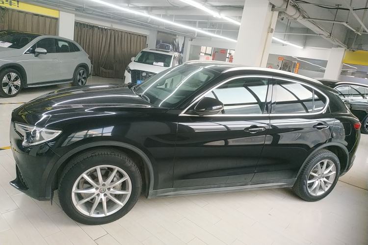 Used Alfa Romeo Stelvio 2017 2.0T 200HP Luxury Edition Left Side