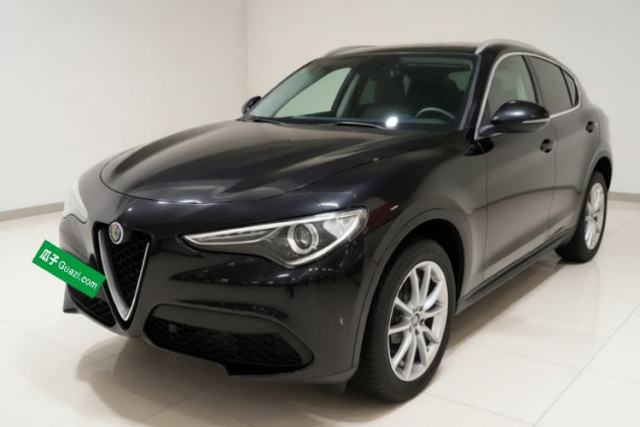 Alfa Romeo Stelvio 2017 2.0T 200HP Luxury Edition с пробегом